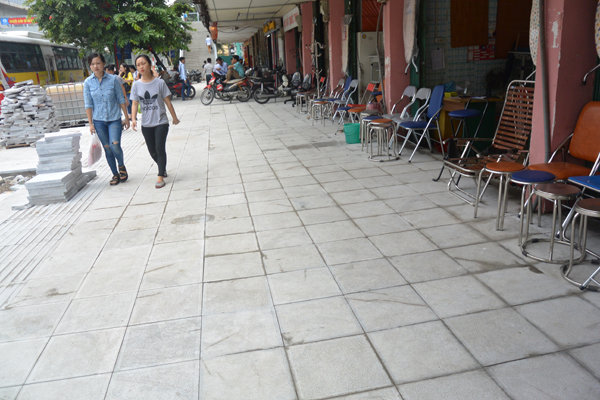 Một số nơi ở Hà Nội đang lát đá nhầm vỉa hè - Báo Công an Nhân dân ...