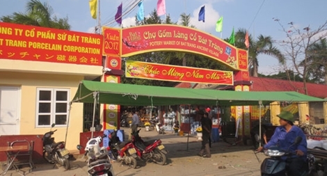 Vì sao chợ làng gốm Bát Tràng đóng cửa?