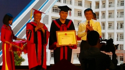 Chàng thủ khoa khiếm thị giàu nghị lực