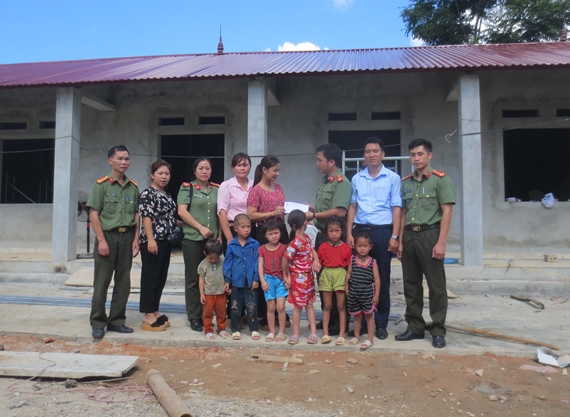 Gieo con chữ nơi ngược ngàn Xín Mần