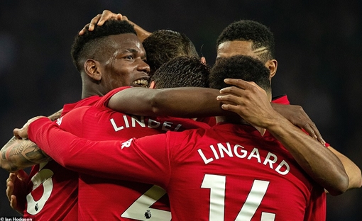 Paul Pogba lập cú đúp, Man Utd đè bẹp Huddersfield