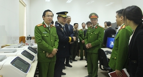 Bàn giao trang thiết bị giám định ADN hiện đại của cơ quan Cảnh sát Hàn Quốc