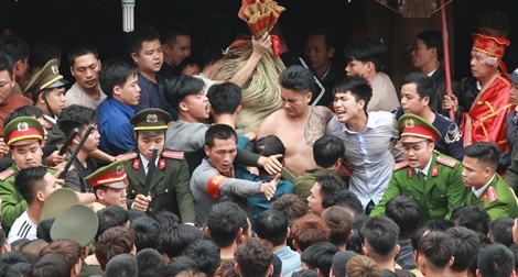 Lực lượng Công an căng mình giữ trật tự lễ hội Đúc Bụt, Vĩnh Phúc