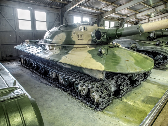 Không thể không xem hình ảnh về chiếc xe tăng hạng nặng T-35 - một trong những xe tăng được thiết kế với kích thước khổng lồ, khả năng chịu đựng hủy diệt cực cao và sức mạnh kinh ngạc. Chắc chắn bạn sẽ thích thú với cảm giác đặc biệt của việc ngắm nhìn chiến binh thép này.