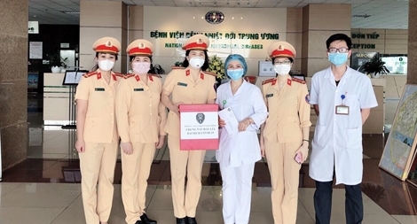 Hội phụ nữ Cục CSGT chung tay vì cộng đồng 