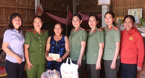 Phụ nữ Công an tỉnh Trà Vinh với công tác xã hội từ thiện