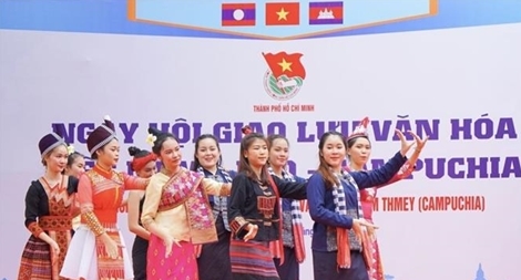 Sôi nổi Ngày hội giao lưu văn hóa Việt Nam - Lào - Campuchia