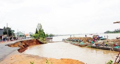 Làm gì để chống sạt lở ở các tỉnh đầu nguồn châu thổ Cửu Long?