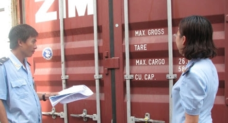 Tăng cường quản lý giám sát hàng kinh doanh tạm nhập - tái xuất