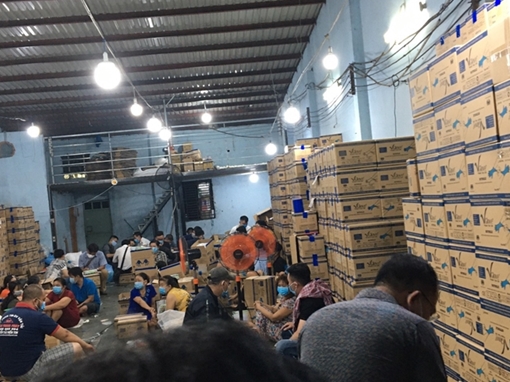 Phá đường dây sản xuất găng tay y tế giả trị giá 3 tỷ đồng