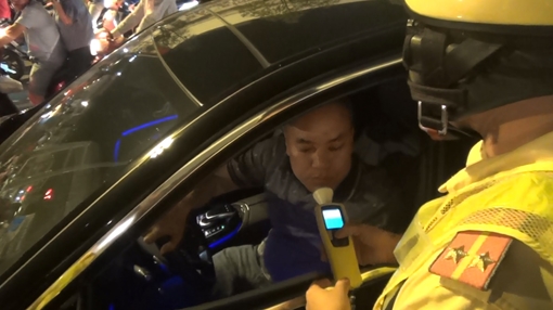 CSGT TP HCM tăng cường kiểm tra nồng đồ cồn 