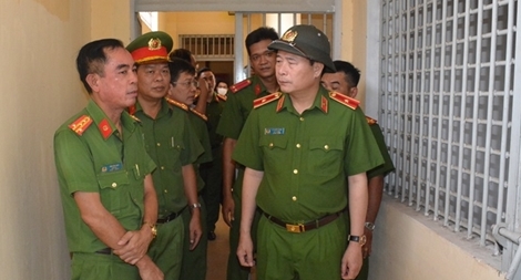 Thứ trưởng Lê Quốc Hùng kiểm tra tình hình thực hiện dự án trại tạm giam 