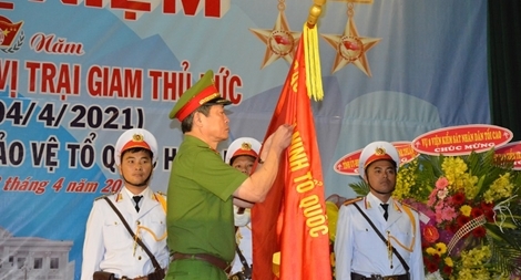 Trại giam Thủ Đức đón nhận Huân chương Bảo vệ Tổ quốc hạng Nhất