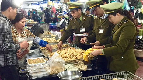 Thực phẩm nhập lậu gấp rút “vượt biên”