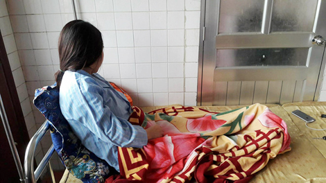 Hành hung giáo viên Báo động an ninh trường học