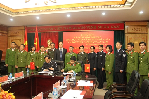Học viện CSND và Học viện Cảnh sát Vân Nam kí kết bản ghi nhớ hợp tác