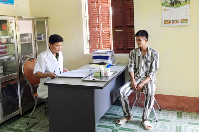 Bác Sĩ Trại Giam Thanh Phong Coi Bệnh Nhân Như Người Thân - Báo Công An  Nhân Dân Điện Tử