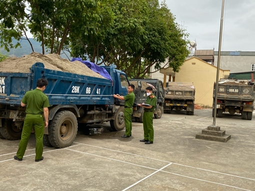 Mường La xử lý nhiều vụ vận chuyển cát trái phép