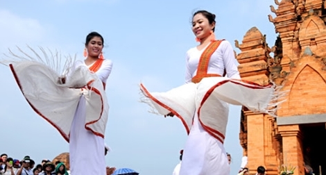 Bảo tồn, phát huy trang phục truyền thống các dân tộc ở Khánh Hòa