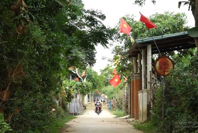 Treo cờ Tổ quốc - Hiện nay, việc treo cờ Tổ Quốc đã trở thành một nét văn hoá đẹp của người Việt. Không chỉ ở những cơ quan, trường học mà cả gia đình và các doanh nghiệp cũng có thể treo cờ để thể hiện sự yêu quý đến quốc gia. Cờ Tổ Quốc luôn là biểu tượng cao quý của đất nước Việt Nam.