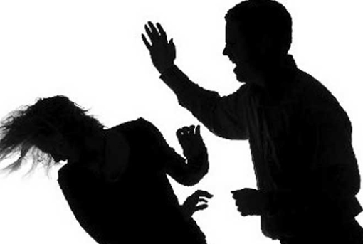 Bạo lực gia đình: "Chồng giận thì vợ bớt lời"
