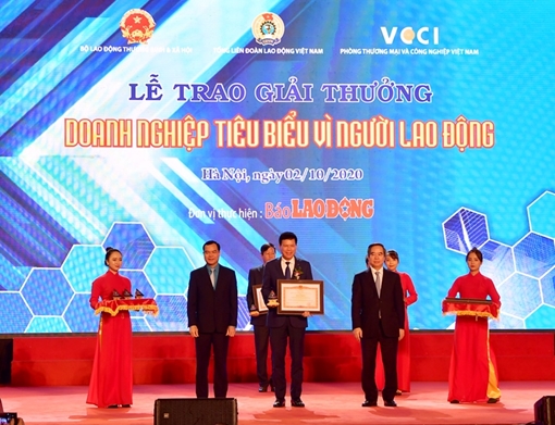 Vietcombank vinh dự  được Thủ tướng Chính phủ tặng Bằng khen “Doanh nghiệp tiêu biểu vì người lao động”