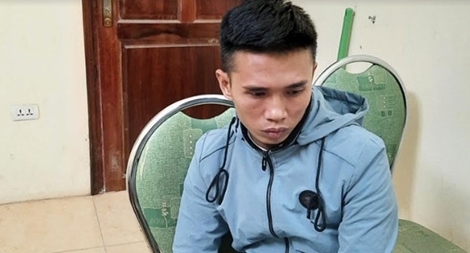 Khách hàng dùng vũ lực hiếp dâm nữ nhân viên quán karaoke