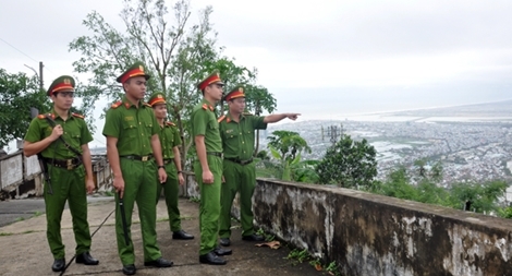 Canh giữ mùa xuân trên “cổng trời” Chóp Chài