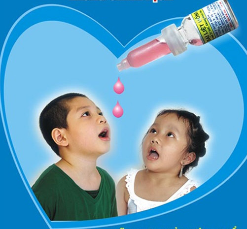 Bắt đầu triển khai cho trẻ uống vaccine bại liệt loại mới 