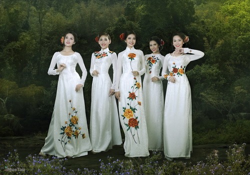 Giới thiệu áo dài Việt Nam từ thời Nguyên phi Ỷ Lan đến nay