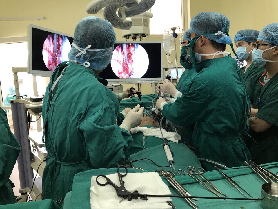 Ứng dụng kỹ thuật mới trong mổ nội soi ung thư thực quản