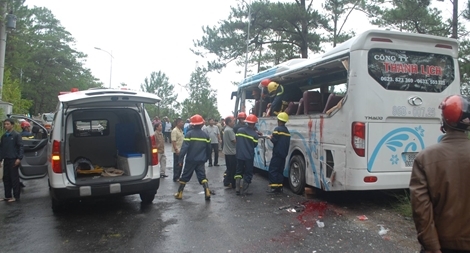 Hai xe khách gặp nạn trên đèo Prenn, 7 người tử vong 
