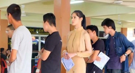 Hoa hậu chuyển giới Thái Lan đi khám nghĩa vụ quân sự
