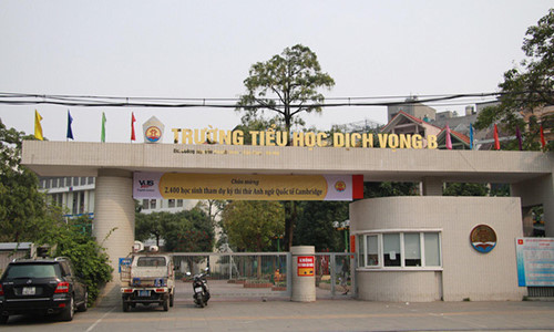 Công an vào cuộc vụ học sinh rơi từ tầng 4 xuống đất