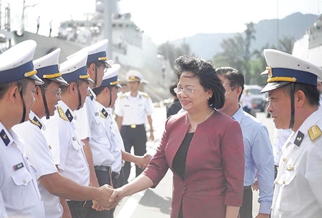 Phó Chủ tịch nước thăm cán bộ -  chiến sĩ Vùng 4 Hải quân