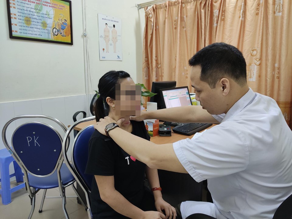 Nhiễm trùng loét vùng cổ nghiêm trọng do tự chữa bệnh ở “thầy lang”