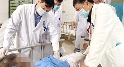 Nhiễm vi khuẩn tụ cầu vàng từ châm cứu, 1 người bị áp xe cổ nặng