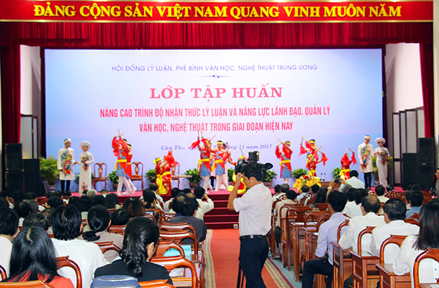 Khai mạc lớp tập huấn, bồi dưỡng lý luận, phê bình văn học, nghệ thuật