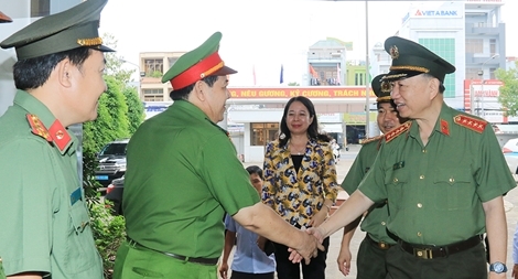 Bộ trưởng Tô Lâm thăm và làm việc với Công an tỉnh An Giang