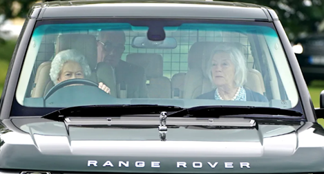 Nữ hoàng Anh tự lái siêu xe Range Rover đi xem đua ngựa