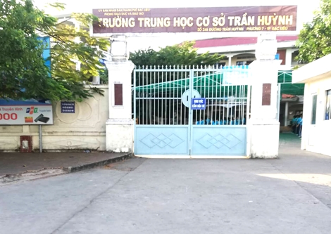 Phụ huynh xúc phạm giáo viên vì chiếc quần short phải xin lỗi công khai