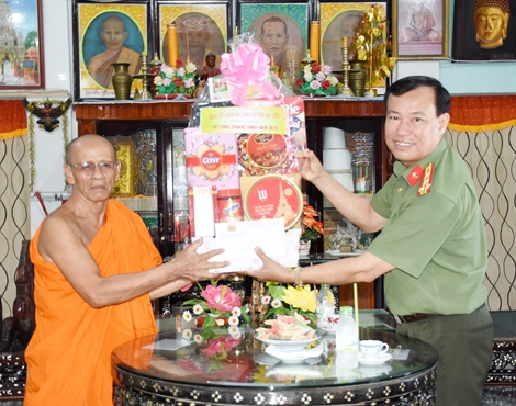 Công an tỉnh Bạc Liêu chúc Tết Chol Chnam Thmay của đồng bào Khmer