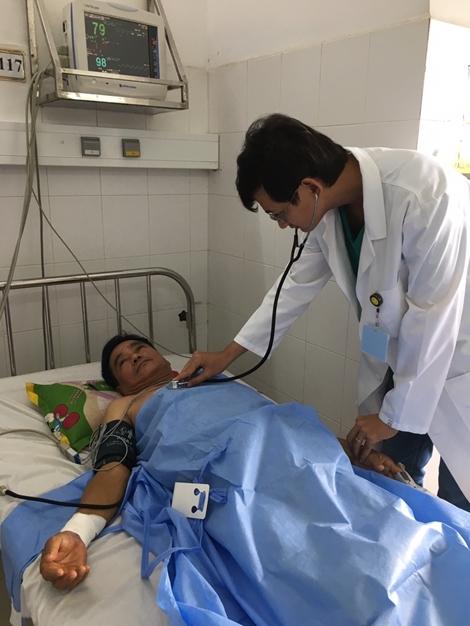 Cứu sống bệnh nhân người Singapore bị nhồi máu cơ tim nguy kịch