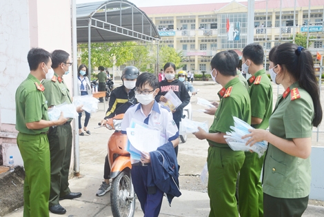 Bữa cơm miễn phí chung tay tiếp sức mùa thi