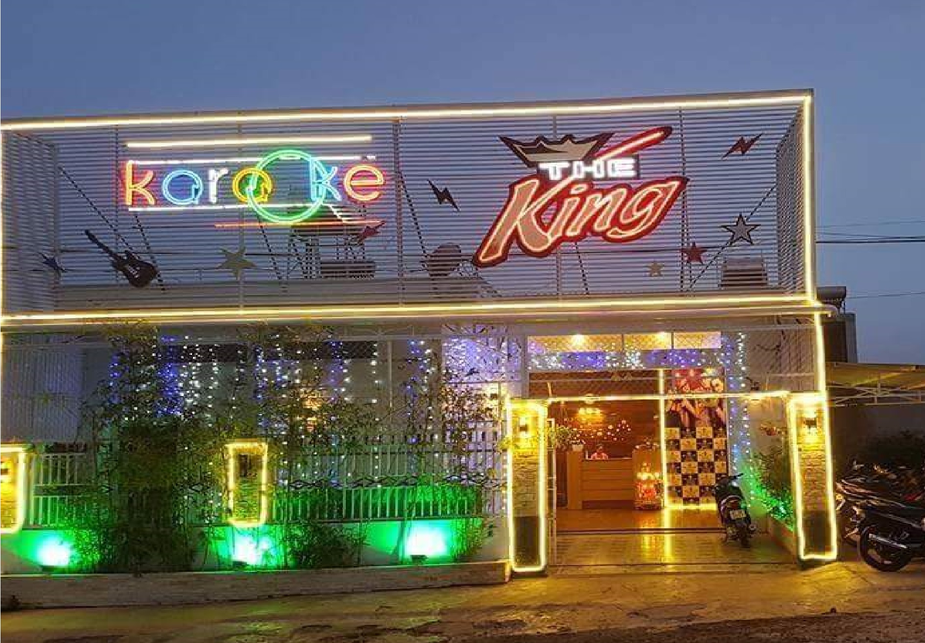 Mâu thuẫn trong quán karaoke, nam sinh lớp 11 bị đâm tử vong