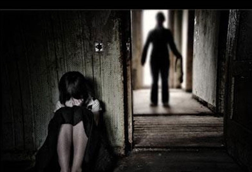 Bé gái 14 tuổi bị bạn trai đưa vào nhà nghỉ "làm chuyện người lớn"