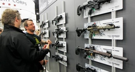 Dân Mỹ sắm hơn 200 nghìn khẩu súng trong ngày Black Friday