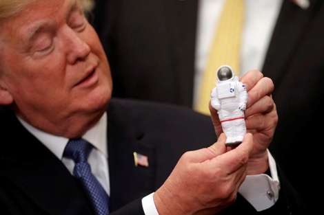 Ông Trump tự tin tuyên bố Mỹ sẽ đưa người lên cắm cờ trên Sao Hỏa