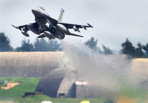 Tiêm kích F-16 Mỹ lao xuống đất ở Đức, chưa rõ tình trạng phi công