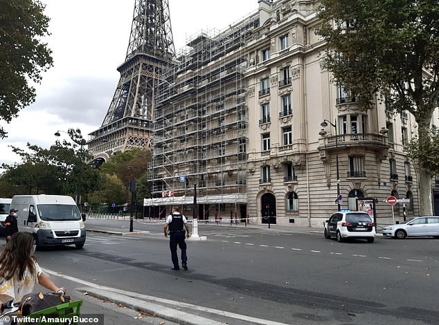 Tháp Eiffel bị doạ đánh bom, cảnh sát Pháp phong toả toàn bộ khu vực - Báo  Công an Nhân dân điện tử